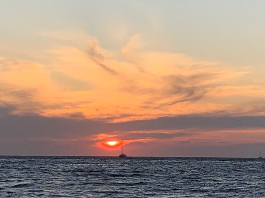 Santorini: Private 5-Hour Sunset Sailing Tour with Dinner - Practical details that affect comfort