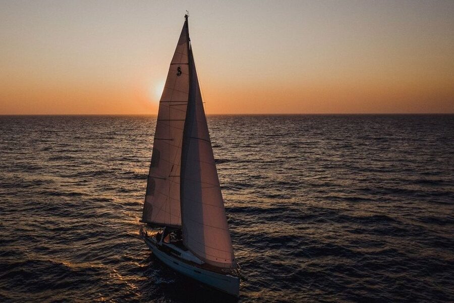 Santorini: Private Caldera Sailing Trip with Open Bar & Meal - Day cruise or sunset cruise?