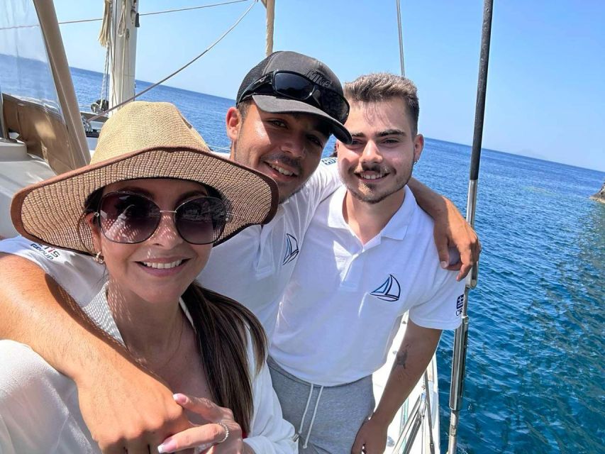 Santorini: Sunset Sailing Cruise, with Dinner and Drinks - White Beach, Indian Rocks, and Akrotiri Lighthouse