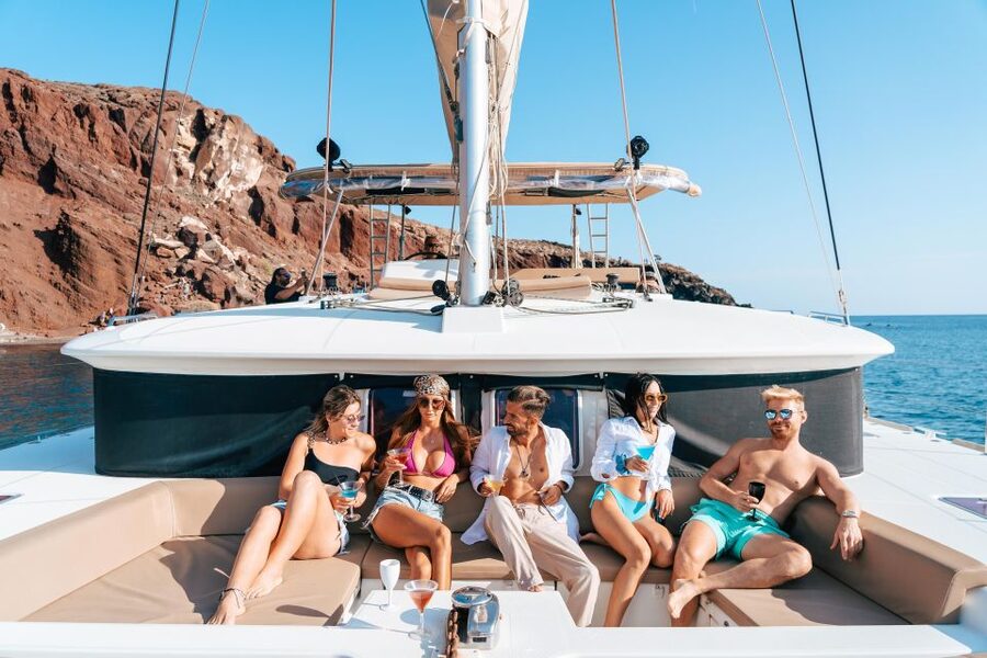 Santorini: Sunset Sailing Cruise, with Dinner and Drinks - The return sail and Santorini’s changing light