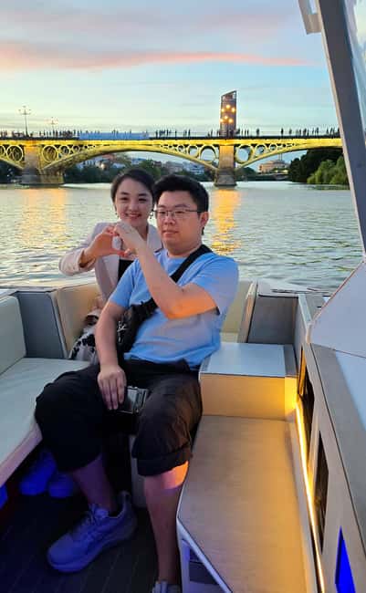 Seville: Sail the River. 100% private - The guides and the personal touch