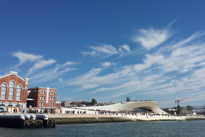 Sight Sailing in Lisbon - Santa Apolónia, the port and the working Tagus