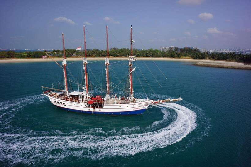 Singapore: Sunset Tall Ship Cruise with 4-Course Meal - Private Upper-Deck Dining With Open Views