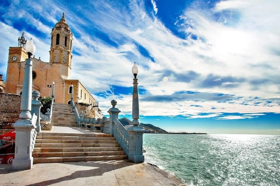 Sitges: Sailboat trip + walking tour and wine cellar tour - Four things to know before booking