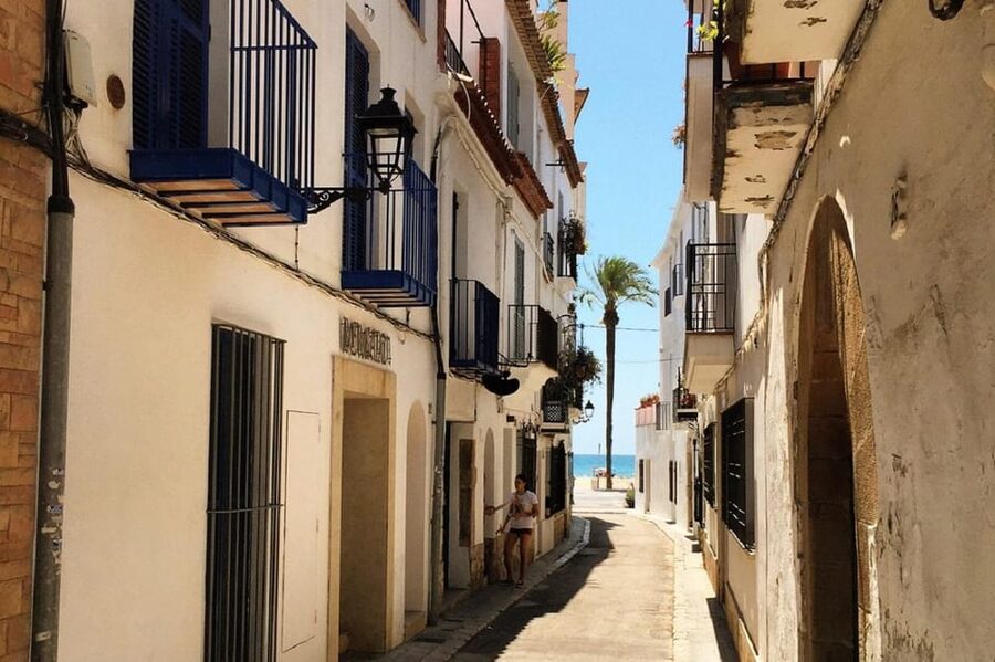 Sitges: Sailboat trip + walking tour and wine cellar tour - Who will enjoy this Sitges combination?
