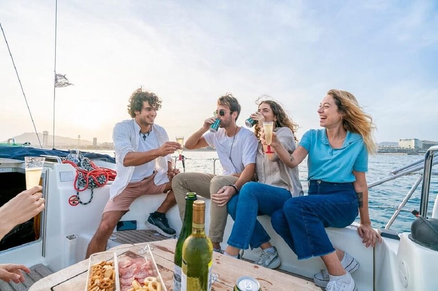 Sitges: Sailboat trip + walking tour and wine cellar tour - FAQ