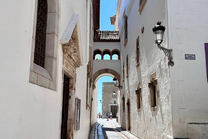 Sitges sailing, walking and winery tour - How the guides shape the day