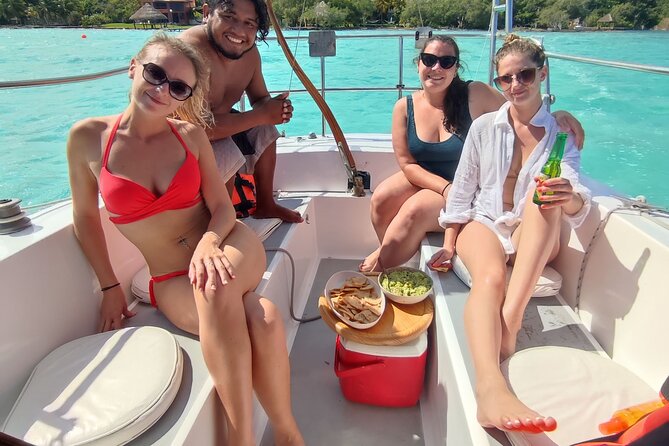 Slow Sailing Bacalar Experience with snack and drinks - What the captain adds to the experience