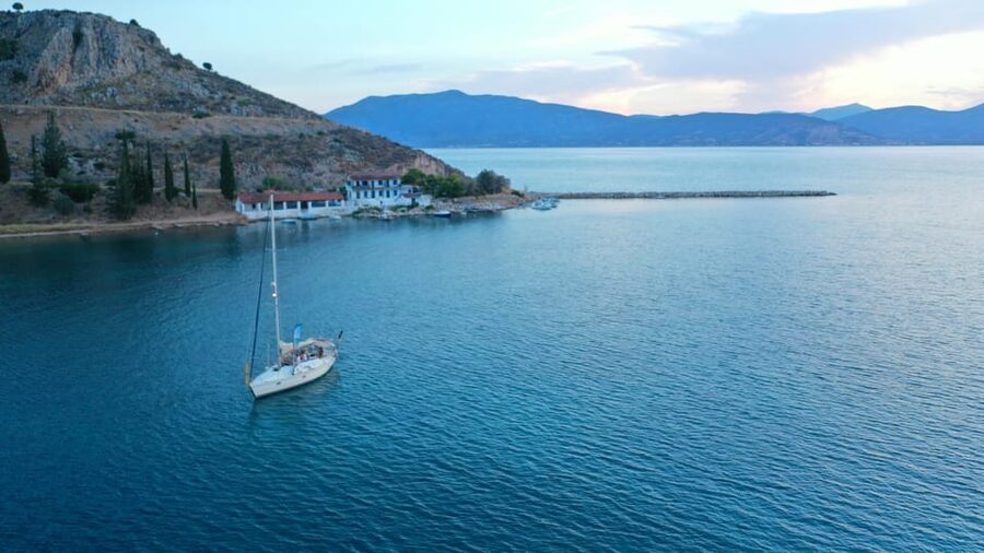 Small-Group Sailing Cruise in Nafplio with Local Treats - How the crew handles the day