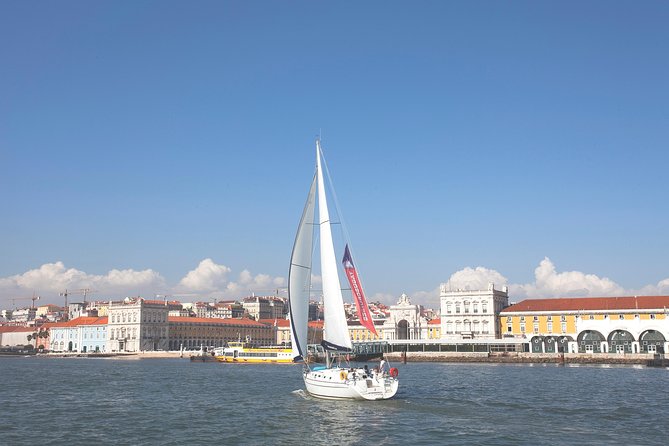 Small-Group Sailing Tour on the Tagus River from Lisbon - São Jorge Castle from below