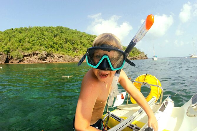 Stroll and Initiation to Sailing in the Baie des Saintes - Why the seven-person limit matters