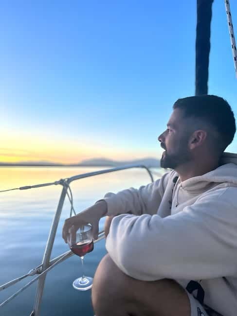 Sunset Apéritif on a 15m sailing boat - Sunset, conversation, and the ride back