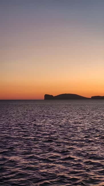 Sunset Apéritif on a 15m sailing boat - Who will enjoy this evening most
