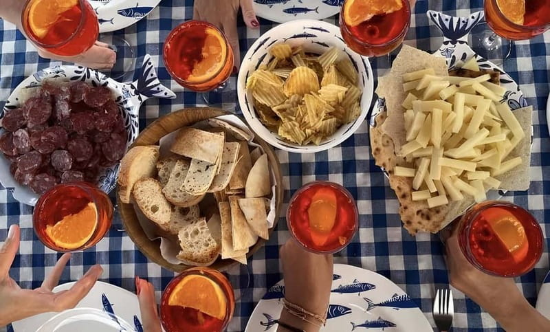 Sunset Apéritif on a 15m sailing boat - What to bring and how to prepare