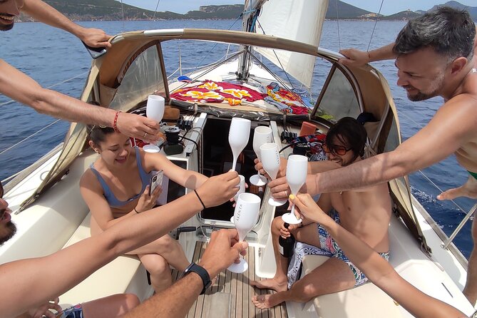 Sunset aperitif on a sailing boat in Alghero - Key points to know before booking