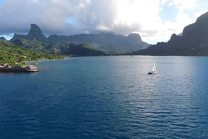 Sunset Cruise : Moorea Sailing on a Catamaran named Taboo - Sailing, motoring, and the role of the weather