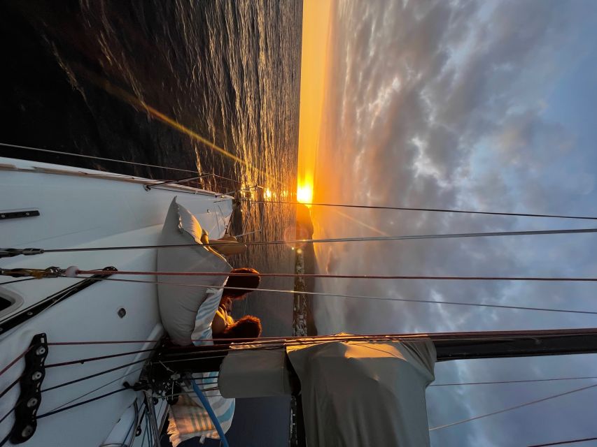 Sunset on a sailing boat - Key Points