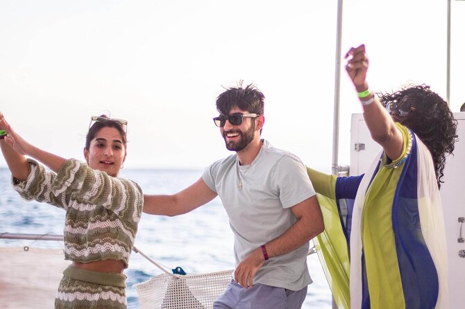 Sunset Sail Party Cruise on the Pez Gato - Music, dancing, and the real party atmosphere
