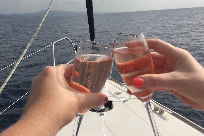 Sunset Sailboat Tour along the Coast with Open Bar - Who will enjoy this most?