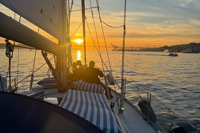 Sunset sailboat tour in Lisbon with green wine - Why Lisbon looks better from the Tagus