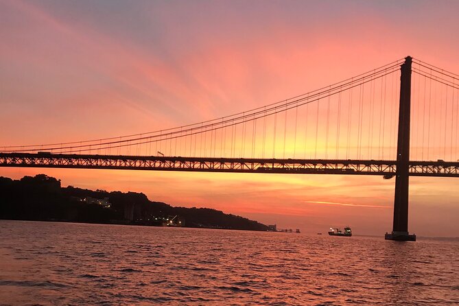 Sunset sailboat tour in Lisbon with green wine - Carlos, Rodrigo, and the tone on board