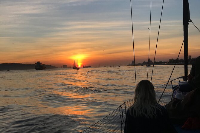 Sunset sailboat tour in Lisbon with green wine - Comfort, clothing, and practical details