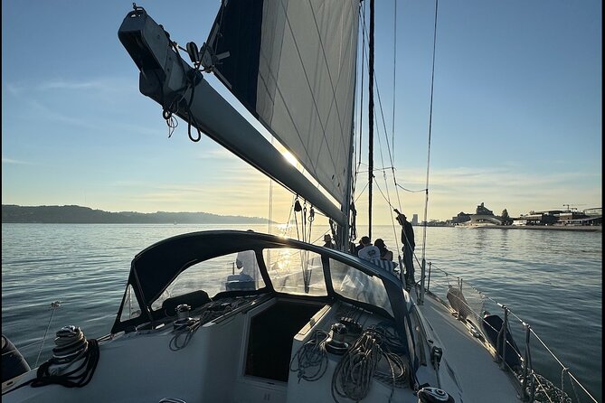 Sunset sailboat tour in Lisbon with green wine - From Cais do Sodré to Terreiro do Paço