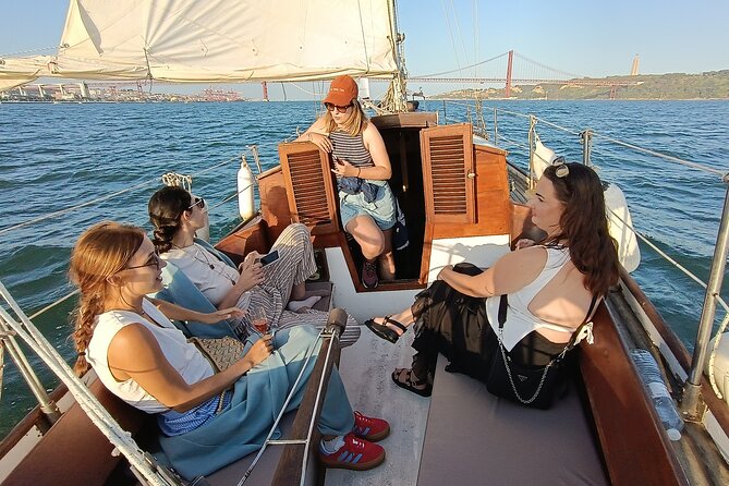Sunset sailing boat trip in Lisbon with snacks - What comes with the ticket