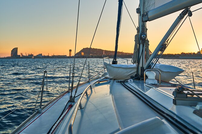 Sunset Sailing Cruise in Barcelona led by Young & Local Captain - What you actually get to eat and drink