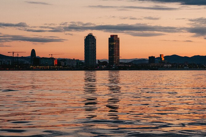 Sunset Sailing Cruise in Barcelona led by Young & Local Captain - How the small group changes the experience