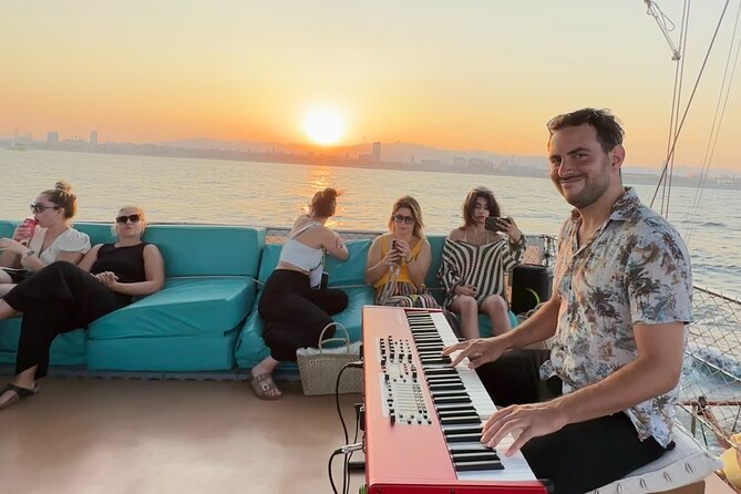 Sunset Sailing in Barcelona & Live Music by Aperol - What the live music is really like