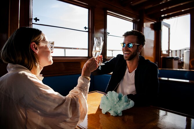 Sunset Sailing in Barcelona & Live Music by Aperol - Why the lack of narration matters