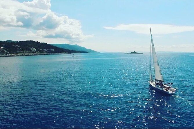 Sunset Sailing Tour on the Pakleni Islands - How the small group changes the experience