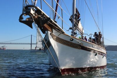 Tagus River – Private Tour on Vintage Sailboat