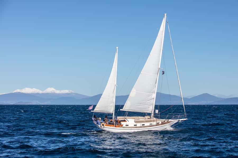 Taupō: Sail Barbary Eco Sailing to the Maori Rock Carvings - Sailing Across 2.5 Hours of Changing Water