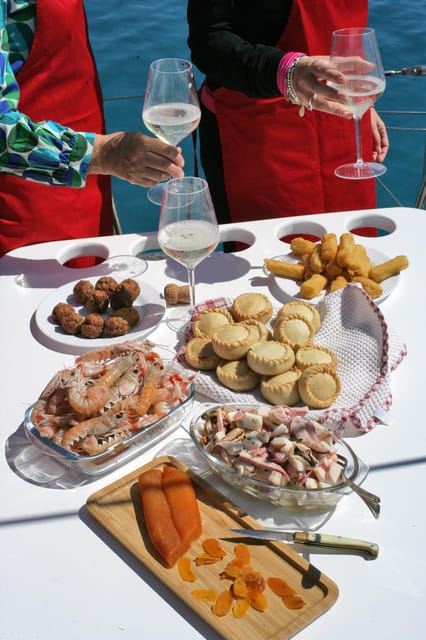 TAVOLARA TOUR WITH 15 METERS VINTAGE SAILBOAT WITH APERITIF - What to bring, and what not to use