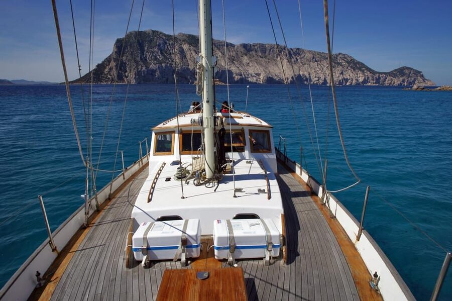 TAVOLARA TOUR WITH 15 METERS VINTAGE SAILBOAT WITH APERITIF - Molara’s natural pools