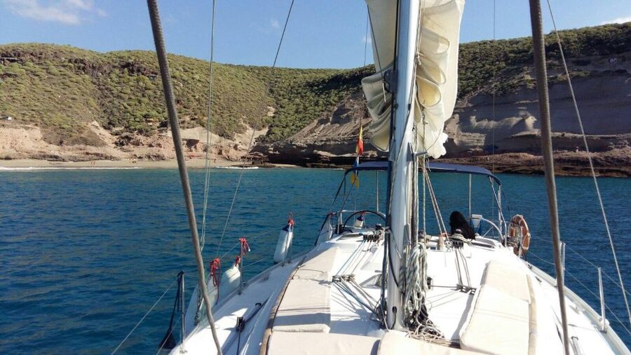 Tenerife: Private or Group 3 Hour Sailing Cruise with Drinks - How the crew affects the experience