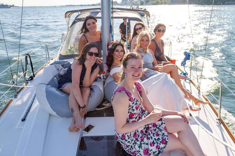 Toronto: Sailing Yacht Cruise of Toronto Harbor and Islands - Daytime sail or sunset cruise