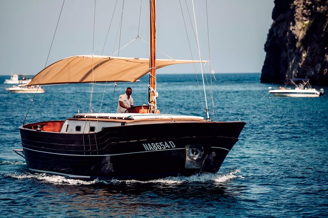 Tour of the island of Procida in a schooner - Why this schooner trip makes sense from Ischia
