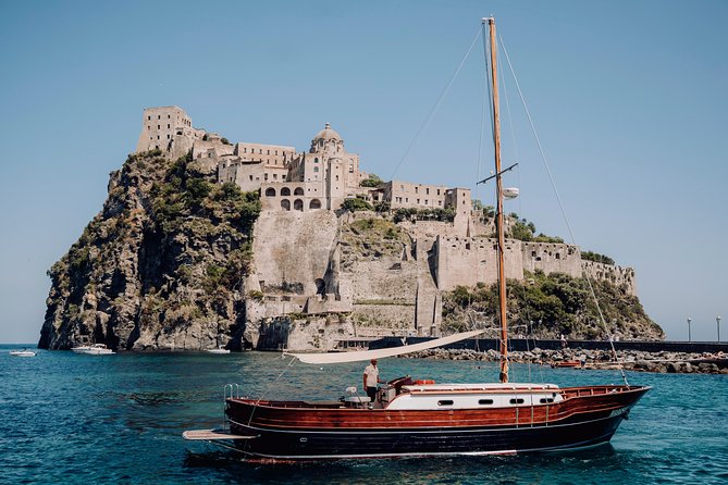 Tour of the island of Procida in a schooner - Procida after the open-water approach