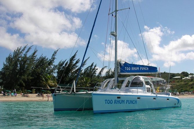 Tropical Catamaran Snorkeling & Sailing - A roomy boat with useful comfort features