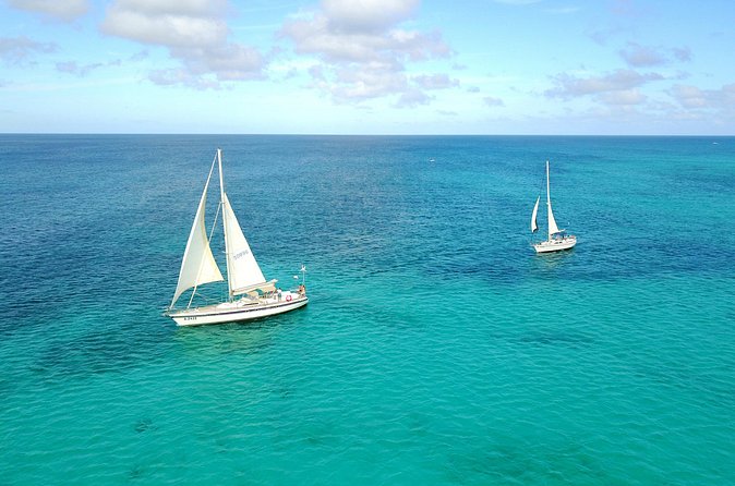 Tropical Sailing Experience with BBQ Lunch or BBQ Dinner in Aruba - BBQ lunch or dinner keeps the schedule pleasantly simple