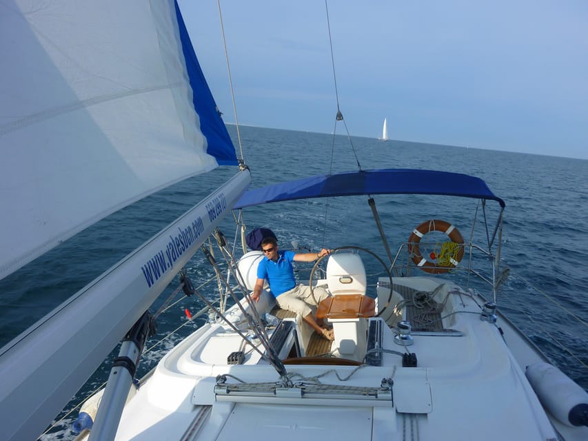 Two Hour Luxury Sailing Experience with Open Bar - Drinks, snacks, and what open bar really means
