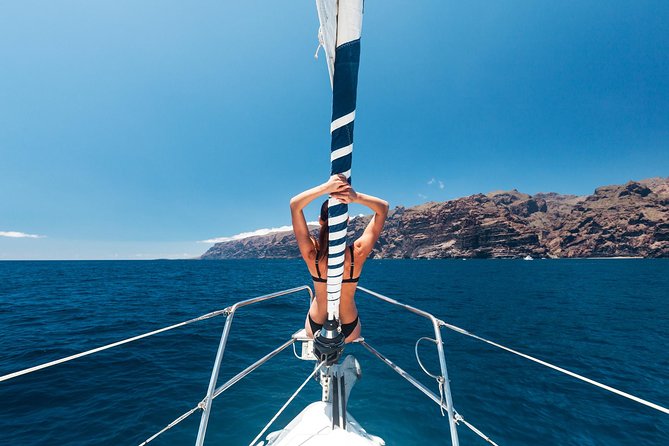 Whales & Dolphins watching in exclusive sailboat - A quiet whale-watching trip from Puerto Colón