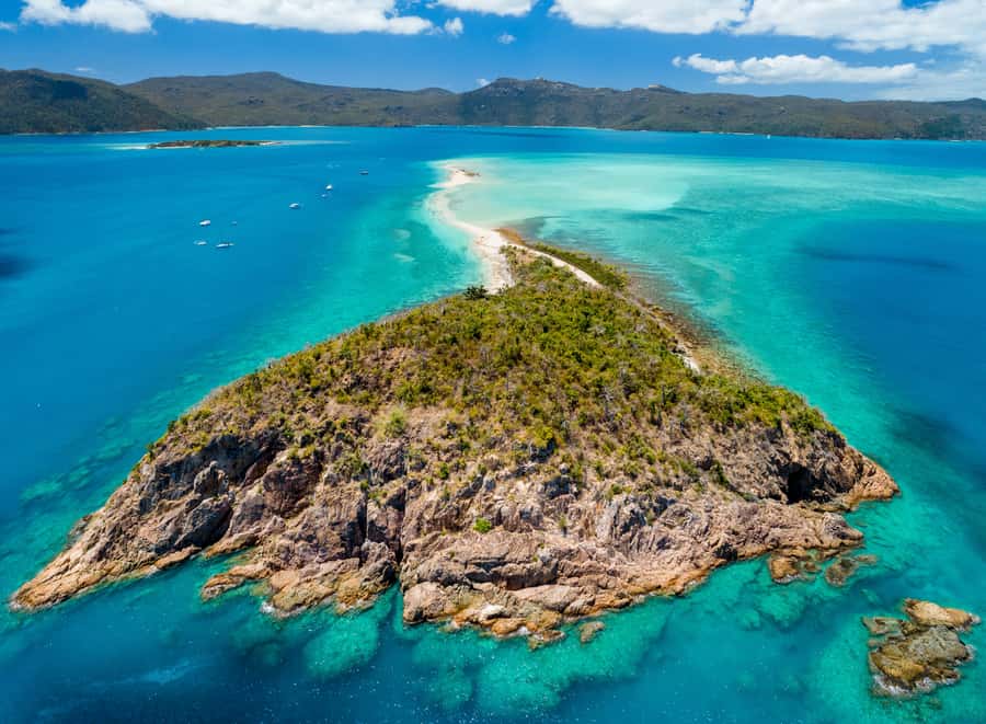 Whitsundays Sailing & Snorkelling Day Tour – All Inclusive - Langford Sandbar and the island setting