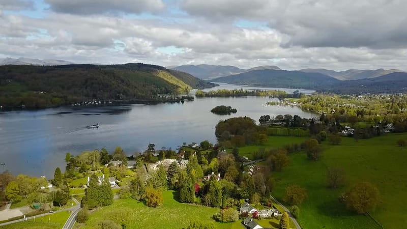 Windermere Yellow Cruise: Sail between Bowness and Lakeside - Leaving Bowness Pier for the open lake