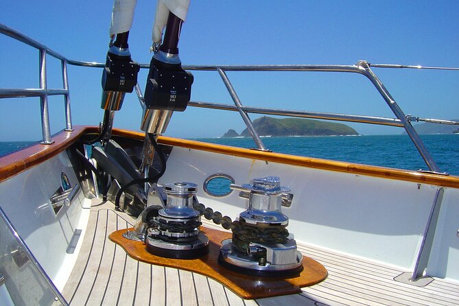 Yonder Star Sailing Yacht - Motuihe Island on the full-day route